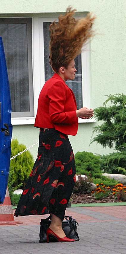 W swoich ulubionych kolorach i z rozwianym włosem w 2004 (fot. arch. PAP/Przemek Wierzchowski)
