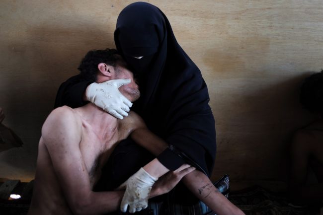 World Press Photo of the Year 2011 autorstwa Samuela Arandy wielu przypomina biblijną scenę spod krzyża (fot. EPA/Samuel Aranda)