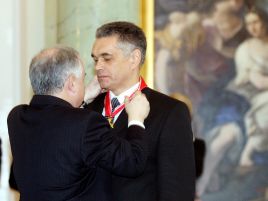 Wśród odznaczonych jest prezes IPN Janusz Kurtyka