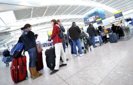 Po raz kolejny wiele europejskich lotnisk  zostało zamkniętych. Lotniska w Londynie podejmą pracę o godz. 8.