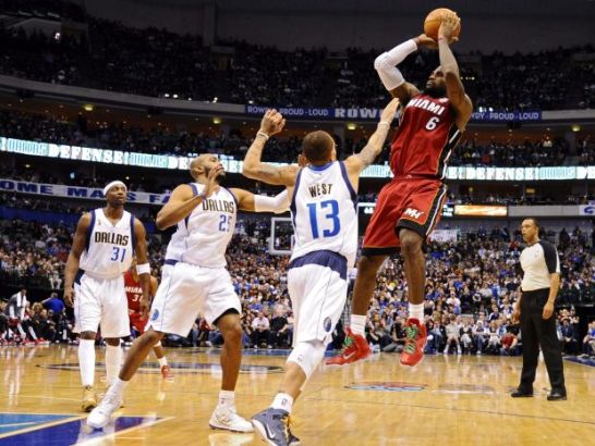 Wydarzeniem pierwszego dnia było spotkanie Dallas Mavericks z Miami Heat (fot. PAP/EPA)