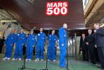 W składzie zespołu „Mars-500” znalazło się trzech Rosjan, Francuz, Włoch i Chińczyk (fot. PAP)