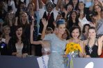 Katy Perry olśniła swoim wyglądem fanów zgromadzonych przed czerwonym dywanem (fot. PAP/EPA)