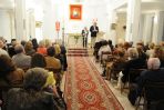 W kościele na pl. Teatralnym w Warszawie odbyło się czuwanie modlitewne artystów (fot. PAP)