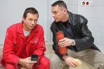 ...choć kumple często próbują go sprowadzić na złą drogę (fot. TVP)