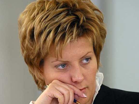 2003 - nastroszone „pazurki " posłanki Błochowiak (fot. arch. PAP/Tomasz Gzell)
