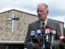 Pastor Jones chce rozmowy z władzami na temat planowanej przez siebie akcji (fot. PAP/EPA/STEVE JOHNSON)