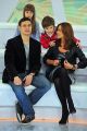 Aktorzy Marta Żmuda-Trzebiatowska i Mateusz Damięcki mogli liczyć na pomoc młodych gwiazd serialu „Chichot losu” (Fot. Jan Bogac