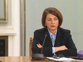 Julia Pitera stanęła przed komisją hazardową na wniosek Beaty Kempy