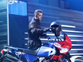 Leszek Rozynek nawet na scenie „Tak to leciało!” pojawi się na motorze (fot. M.Wiczek)