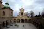 Najstarsze zabudowania klasztorne sięgają XV w., jednak zmian architektonicznych dokonywano aż do XX w. (fot. TVP/M.Wachowicz)