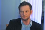 Ireneusz Czop wcielił się w rolę aspiranta Puchały (fot. J. Bogacz/TVP)