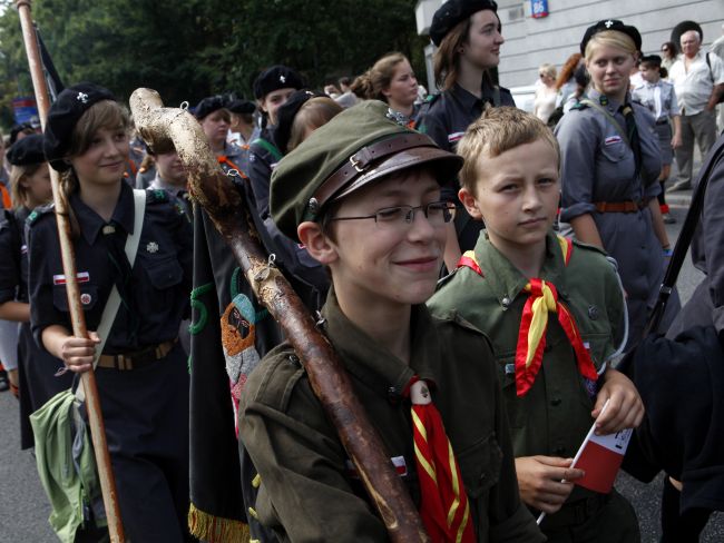 Harcerze uczestniczą w obchodach 66. rocznicy wybuchu Powstania Warszawskiego (fot. PAP/Grzegorz Jakubowski)