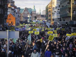 Demonstracja w duńskiej stolicy zgromadziła tysiące ekologów z całej Europy (fot. PAP/EPA/Yoan Valat)