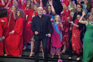 Piąty odcinek programu zaczął się od wspólnego wykonania hitu Piotra Rubika „Mówią, że to nie jest miłość” (fot. J. Bogacz/TVP)