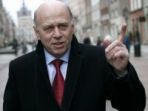 Prezes PZPN Grzegorz Lato cieszy się, że reprezentacja Polski wreszcie zagra na Stadionie Narodowym (fot. PAP) (c)