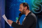 Są też artyści, którzy muszą wspomagać się tekstem z kartki - wyjątkowa awangarda (fot. R. Kornecki/TVP)