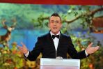 Maciej Kurzajewski ubrał się stylowo i elegancko (fot. J. Bogacz/TVP)