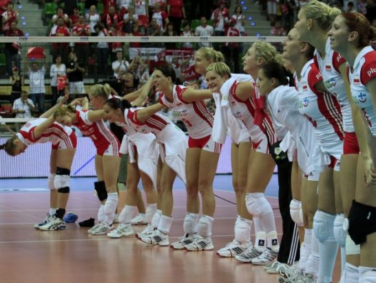 Radość polskich siatkarek po zwycięstwie nad Kubą (fot. PAP/Lech Muszyński)