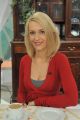 Wioletka (Magdalena Waligórska) urzeka wszystkich mężczyzn (fot. Ireneusz Sobieszczuk/TVP)