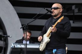 Grzegorz Skawiński z Kombii podczas próby (fot. TVP/J.Bogacz)