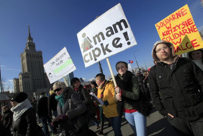 Co roku uczestnicy marszu zaskakują kreatywnymi sloganami (fot. PAP/Grzegorz Jakubowski)