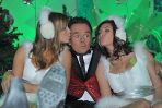 Piotr Pręgowski nie opiera się wdziękom asystentek (fot. I. Sobieszczuk/TVP)