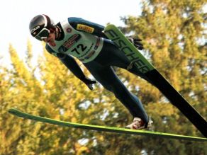 Kamil Stoch potwierdził latem, że może zimą walczyć o czołowe lokaty (fot. PAP/Grzegorz Momot)