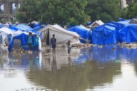 Widok obozu dla uchodźców Cite Soleil, znajdującego się w Port-au-Prince
