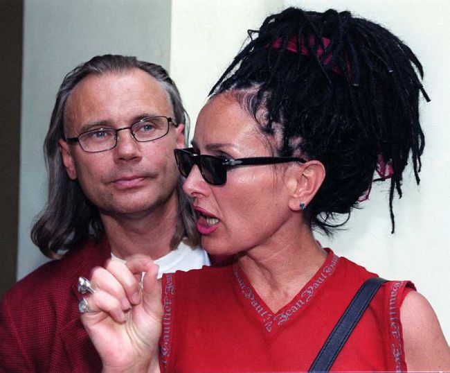 Rok później znowu bujne pukle i znowu czarne...(fot. arch. PAP/jacek Turczyk)