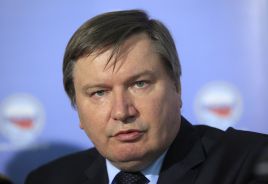 Szef MSWiA Jerzy Miller, szef Komisji Badania Wypadków Lotniczych Lotnictwa Państwowego (Fot. PAP/Grzegorz Jakubowski)