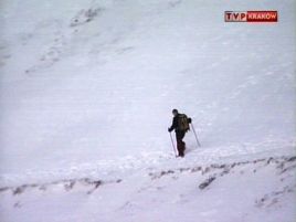 Do uprawiania turystyki w wyższych partiach Tatr niezbędne jest zimowe doświadczenie górskie.