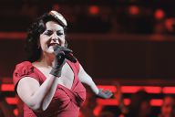Caro Emerald na scenie (fot. Jan Bogacz/TVP)