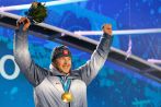 Zwycięski Bode Miller podnosi ręce w geście triumfu (fot. PAP/EPA)
