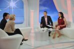 Nowi prowadzący podczas spotkania z pierwszymi gośćmi niedzielnej „Kawy...” (fot. Jan Bogacz/TVP)