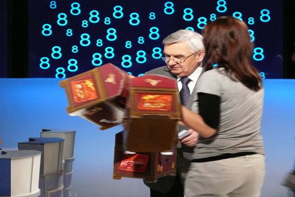 Słodkie chwile wręczania nagród finalistom programu. (Fot. EMTV)