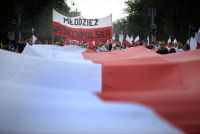 „Marsz Grunwaldzki” organizowany przez członków Młodzieży Wszechpolskiej  przeszedł przed południem przez centrum Warszawy