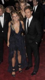 Aktorska para Siena Miller i Jude Law przybyli na Costume Institute Benefit (fot. PAP/EPA/JUSTIN LANE)
