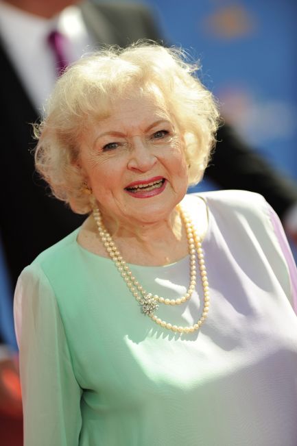 Aktorka Betty White często pojawia się gościnnie w serialach (fot. PAP/EPA/PAUL BUCK)