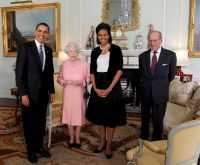Media negatywnie komentowały wizytę Baracka Obamy w Pałacu Buckingham, podczas której amerykański podarował królowej Elżbiecie I