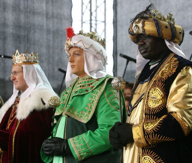 Kacper, Melchior i Baltazar symbolizują trzy kontynenty - Afrykę, Azję i Europę (fot. PAP/Paweł Kula)