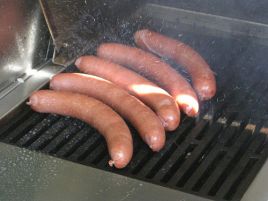 Ulubiona  przez Polaków grillowana kiełbasa (fot. flickr)
