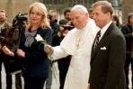 W Pradze prezydent Havel podejmował papieża Jana Pawła II  (fot. PAP/EPA)
