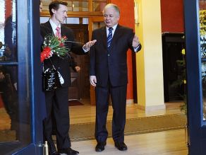 Adam Małysz spotkał się z Prezydentem RP, Lechem Kaczyńskim (fot. PAP/Jacek Turczyk)