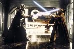 Tam Kenobi musi stoczyć z Vaderem pojedynek na miecze (fot. archiwum TVP)
