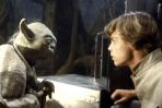 Luke'owi ukazuje się Obi-Wan, który nakazuje mu odnaleźć mistrza Yodę (fot. archiiuwm TVP)