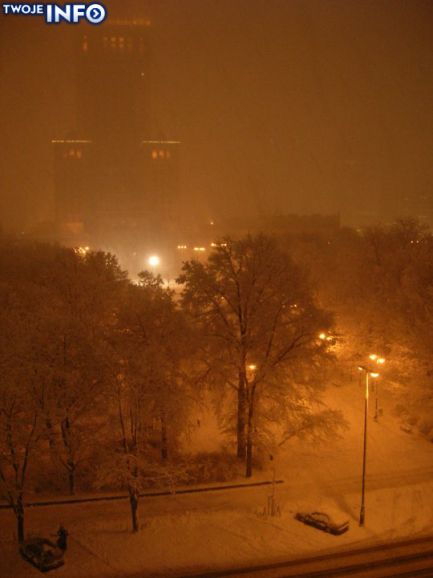 Pałac Kultury i Nauki widzianny zza płatków śniegu (fot. Anna Rajewska)