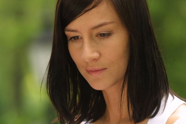 Ale to nie jedyna piękna brunetka w serialu - Maja Ostaszewska wcieliła się w rolę Meg - siostry Zosi (fot. Artrama)