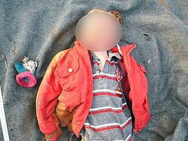 Wszystkie osoby, które mogą pomóc w identyfikacji dziecka proszone są o kontakt z numerami 997 i 112