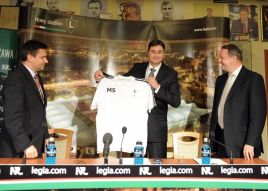 Trener Maciej Skorża obiecał zażarty bój Legii Warszawa ze Sportingiem Lizbona (fot. Adam Polak/legia.com)